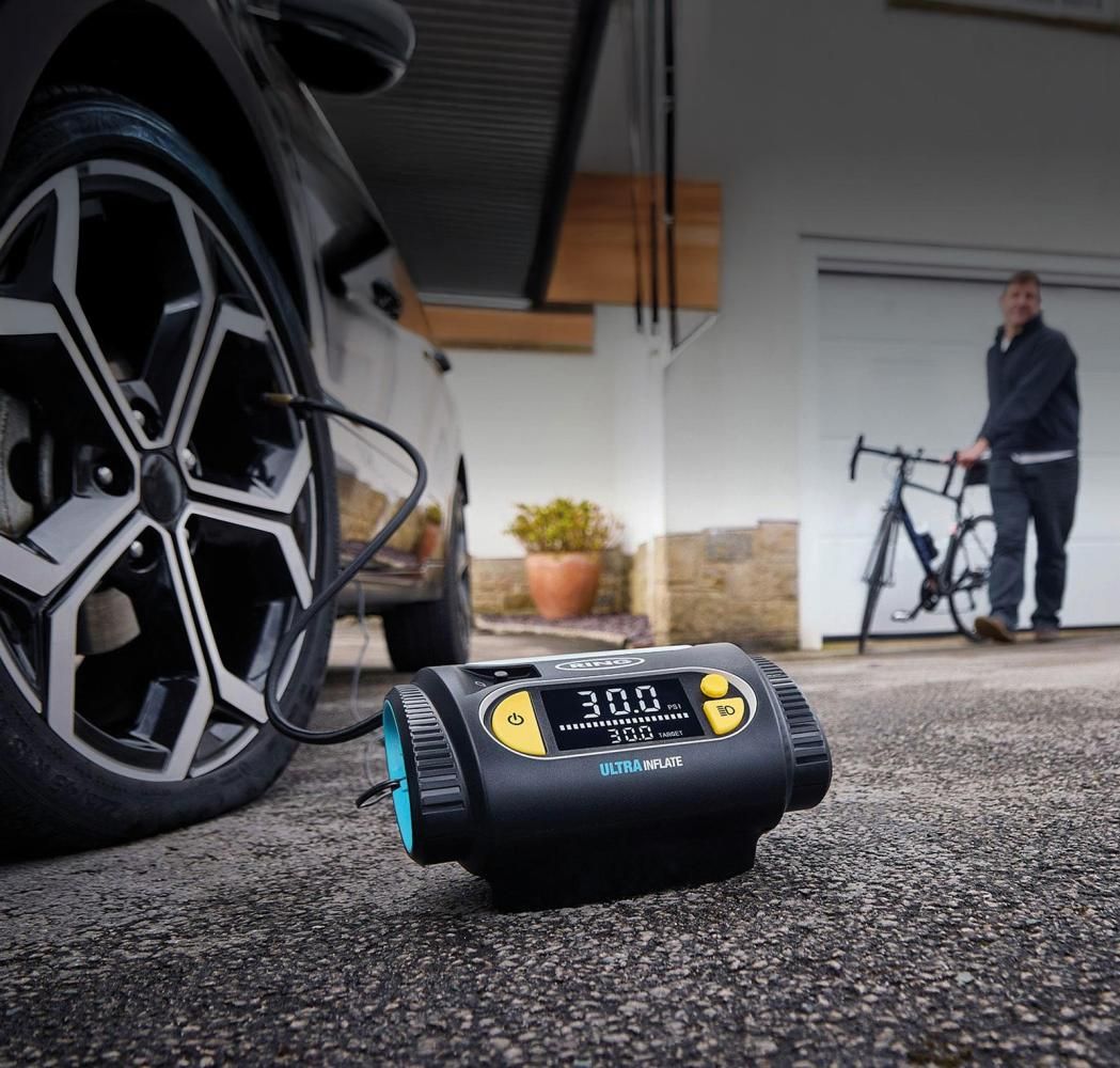 Ring Digitalkompressor 12V mit LED-Licht UltraInflate 30